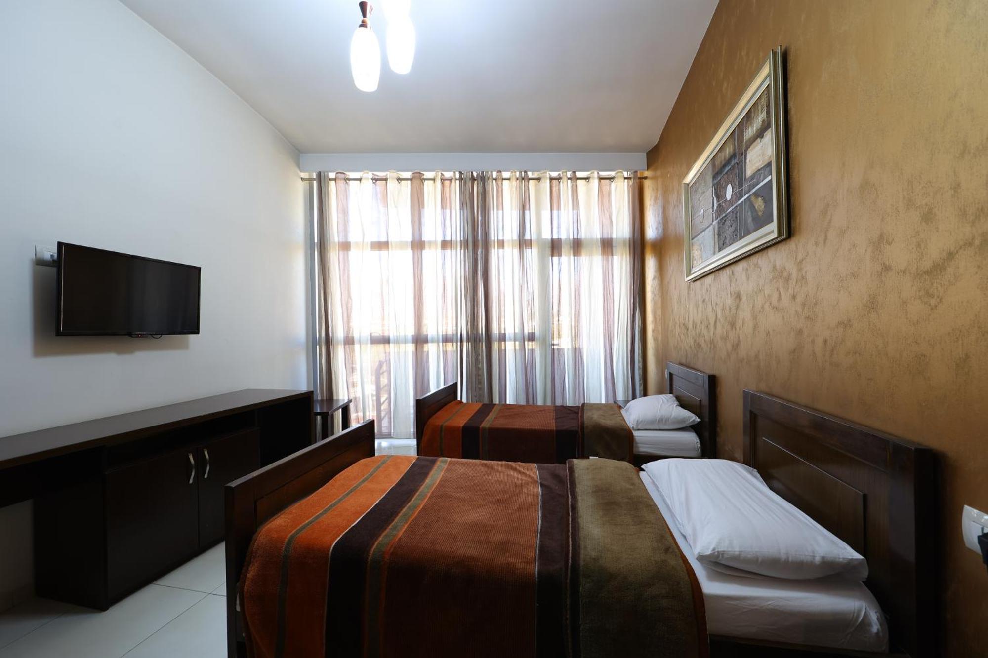 Hotel Gjuta 4*