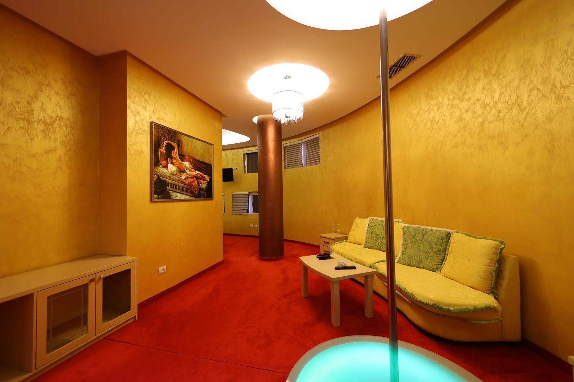 Hotel Gjuta Tirana