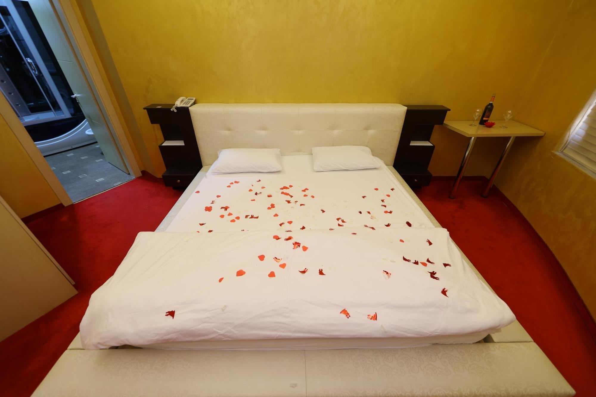 Hotel Gjuta 4*